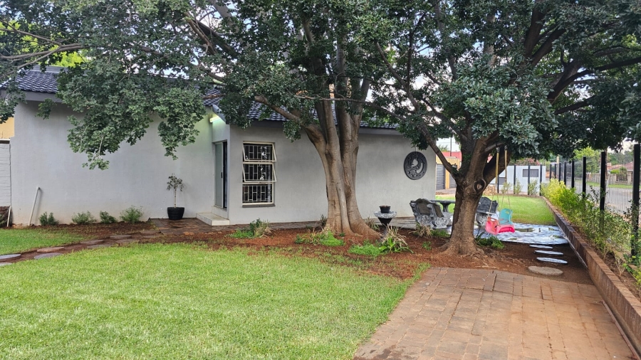 8 Bedroom Property for Sale in Irene Park North West